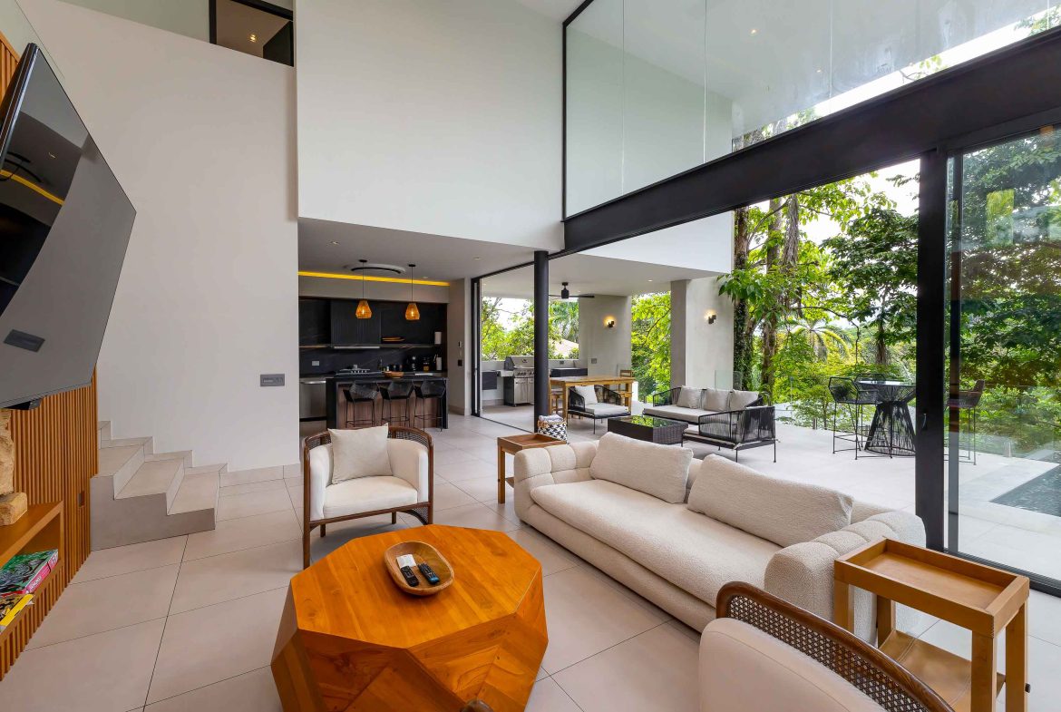 LUXURY PROPERTY NEAR TO THE BEACH, QUEPOS – 0.04 ACRES