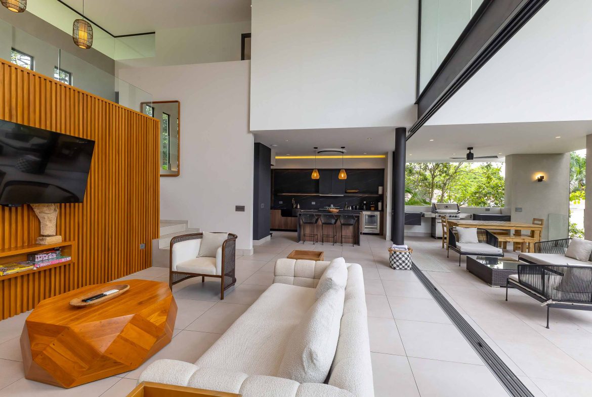 LUXURY PROPERTY NEAR TO THE BEACH, QUEPOS – 0.04 ACRES