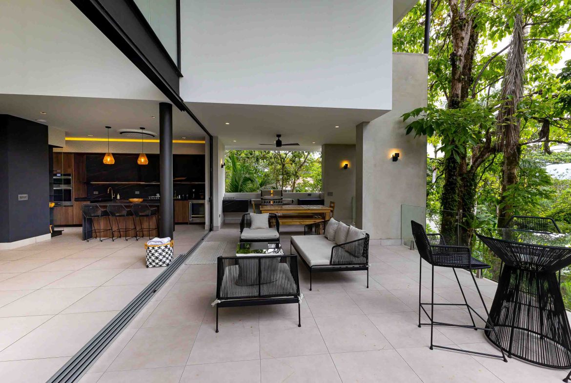 LUXURY PROPERTY NEAR TO THE BEACH, QUEPOS – 0.04 ACRES