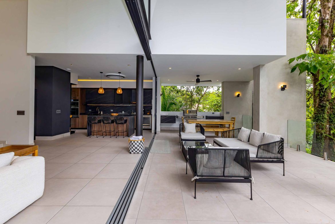 LUXURY PROPERTY NEAR TO THE BEACH, QUEPOS – 0.04 ACRES