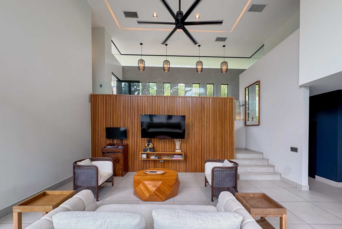 LUXURY PROPERTY NEAR TO THE BEACH, QUEPOS – 0.04 ACRES