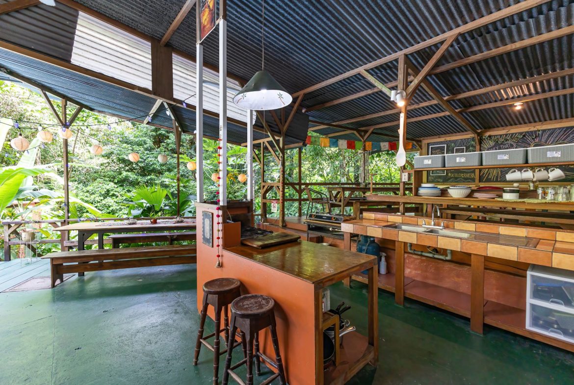 HOTEL PROPERTY WITH TEN BEDROOMS HOME, IN MANUEL ANTONIO – 0.3 ACRES