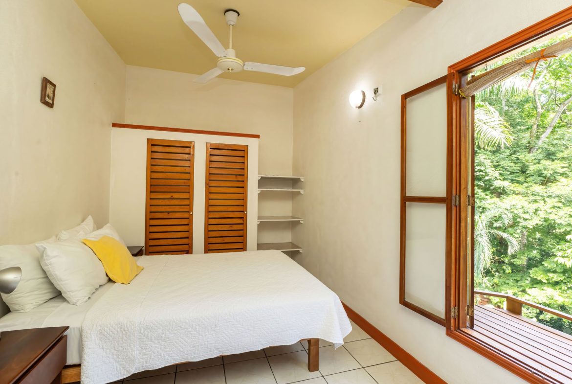 HOTEL PROPERTY WITH TEN BEDROOMS HOME, IN MANUEL ANTONIO – 0.3 ACRES