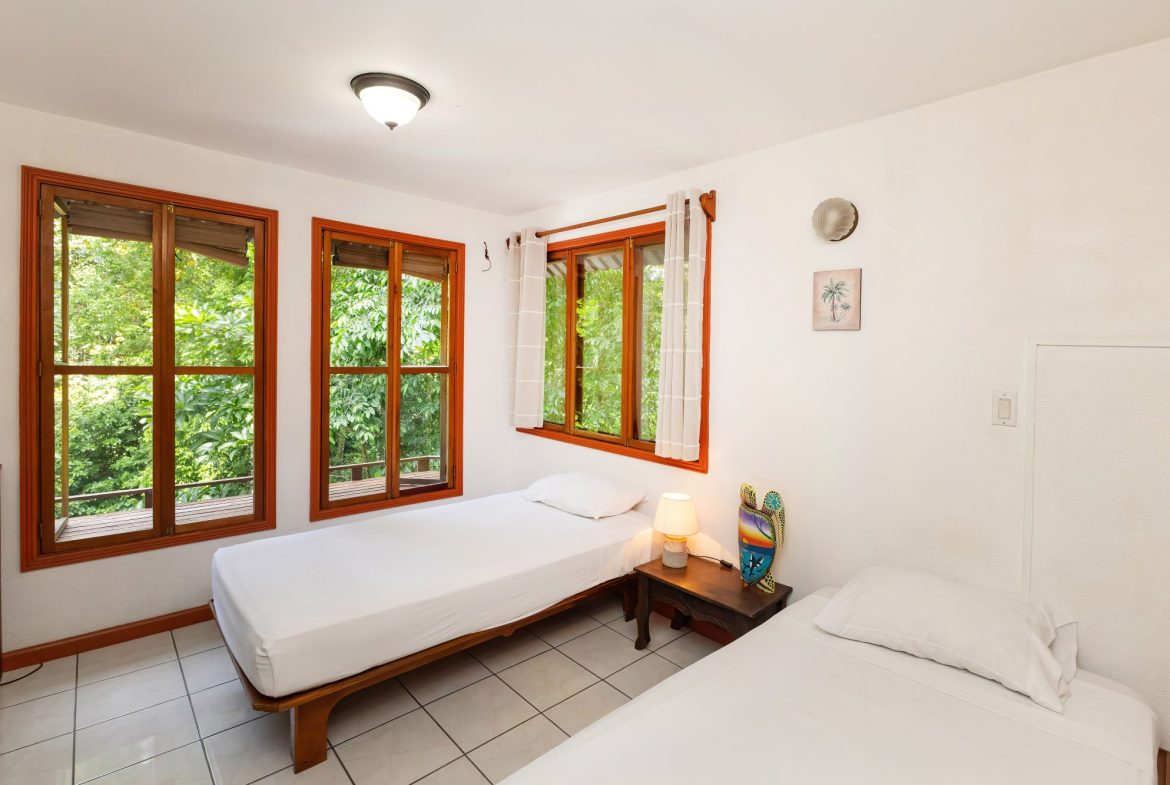 HOTEL PROPERTY WITH TEN BEDROOMS HOME, IN MANUEL ANTONIO – 0.3 ACRES