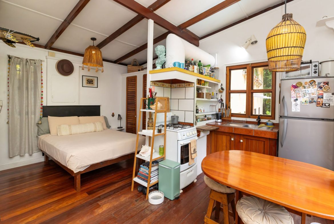 HOTEL PROPERTY WITH TEN BEDROOMS HOME, IN MANUEL ANTONIO – 0.3 ACRES