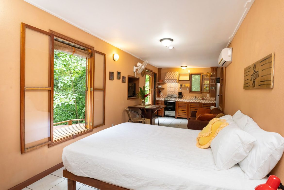 HOTEL PROPERTY WITH TEN BEDROOMS HOME, IN MANUEL ANTONIO – 0.3 ACRES