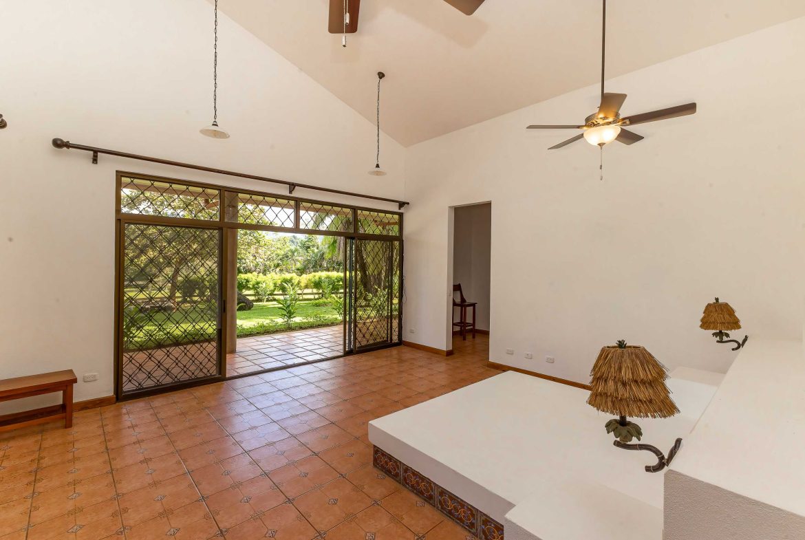 PROPERTY WITH FOUR BEDROOMS HOME, IN NARANJITO QUEPOS – 2 ACRES