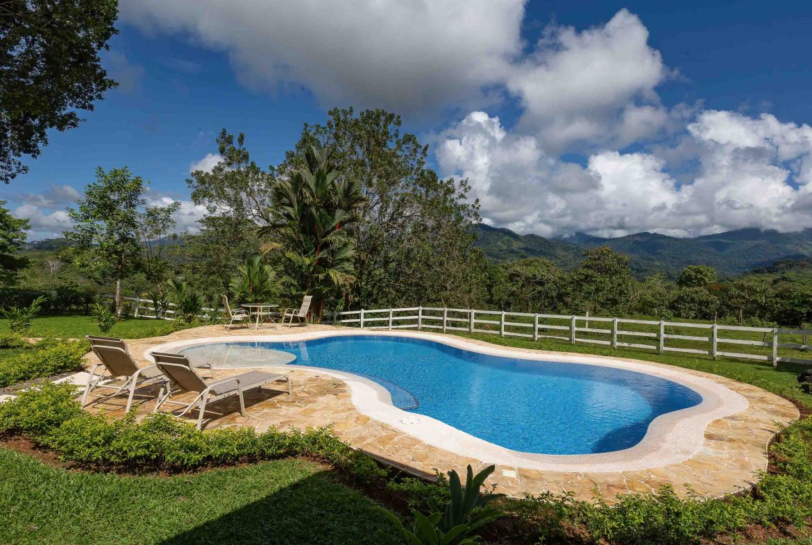 PROPERTY WITH FOUR BEDROOMS HOME, IN NARANJITO QUEPOS – 2 ACRES