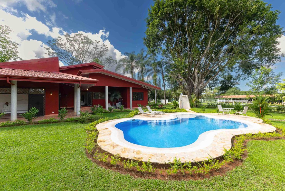 PROPERTY WITH FOUR BEDROOMS HOME, IN NARANJITO QUEPOS – 2 ACRES
