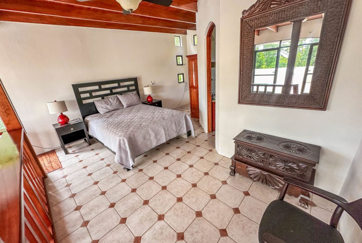 VILLA PROPERTY WITH ONE BEDROOM CONDO IN TRES RIOS – 0.1 ACRES