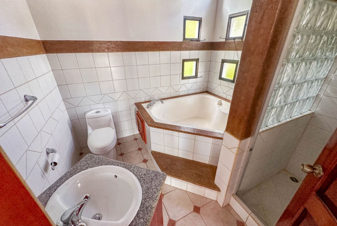 VILLA PROPERTY WITH ONE BEDROOM CONDO IN TRES RIOS – 0.1 ACRES