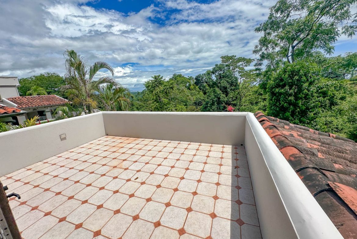 VILLA PROPERTY WITH ONE BEDROOM CONDO IN TRES RIOS – 0.1 ACRES