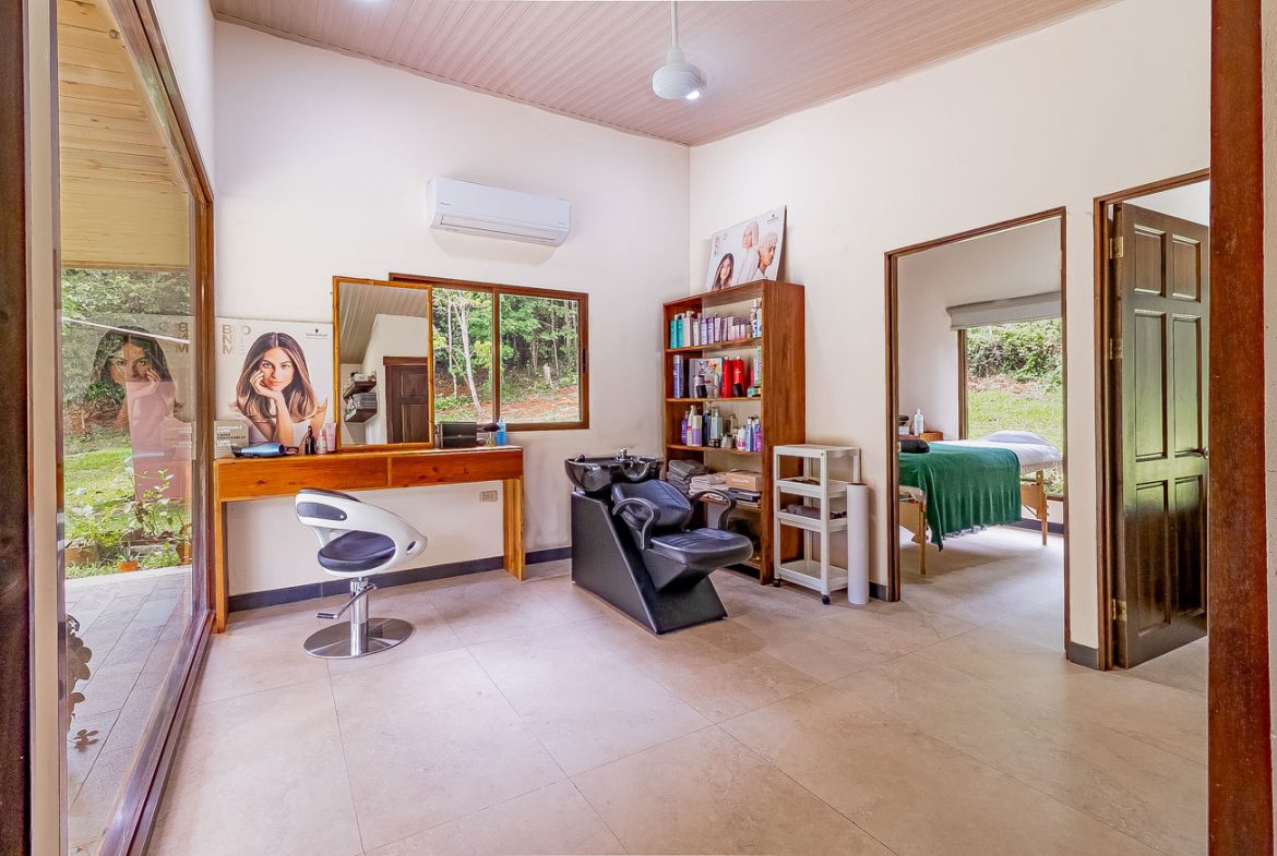 PROPERTY WITH 4 BEDROOM HOME, IN OJOCHAL – 12 ACRES