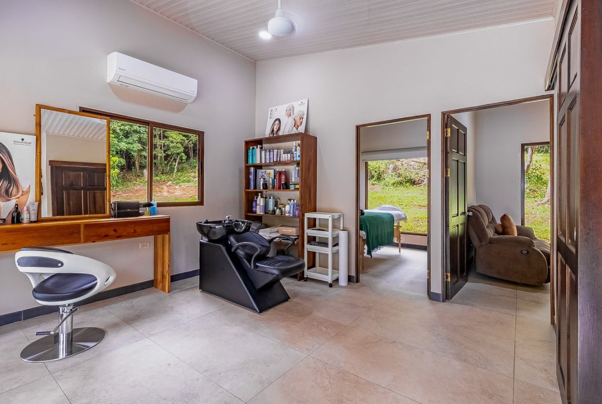 PROPERTY WITH 4 BEDROOM HOME, IN OJOCHAL – 12 ACRES