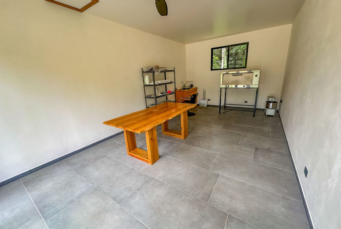 PROPERTY WITH 4 BEDROOM HOME, IN OJOCHAL – 12 ACRES