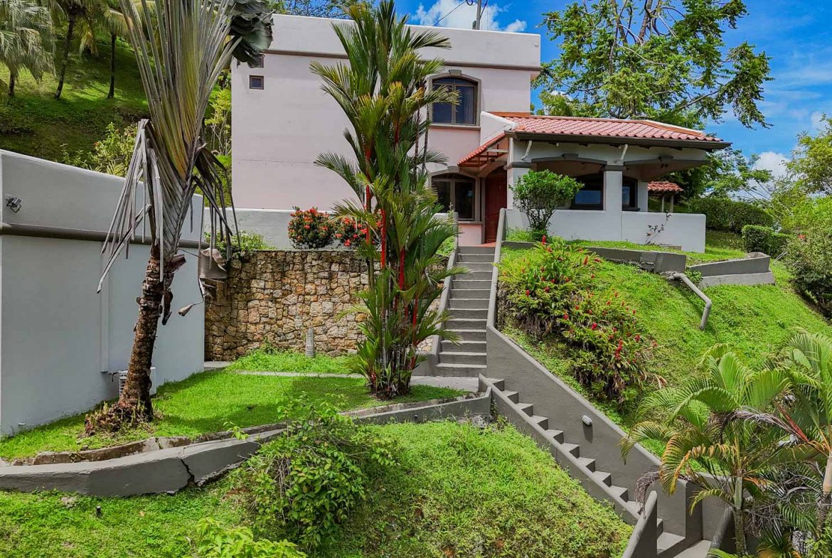 CONDOMINIUM WITH THREE BEDROOM VILLA IN TRES RIOS – 0.02 ACRES