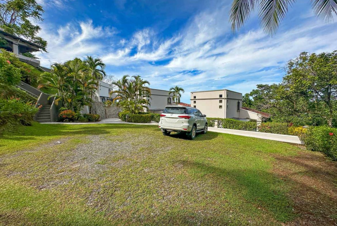 CONDOMINIUM WITH THREE BEDROOM VILLA IN TRES RIOS – 0.02 ACRES