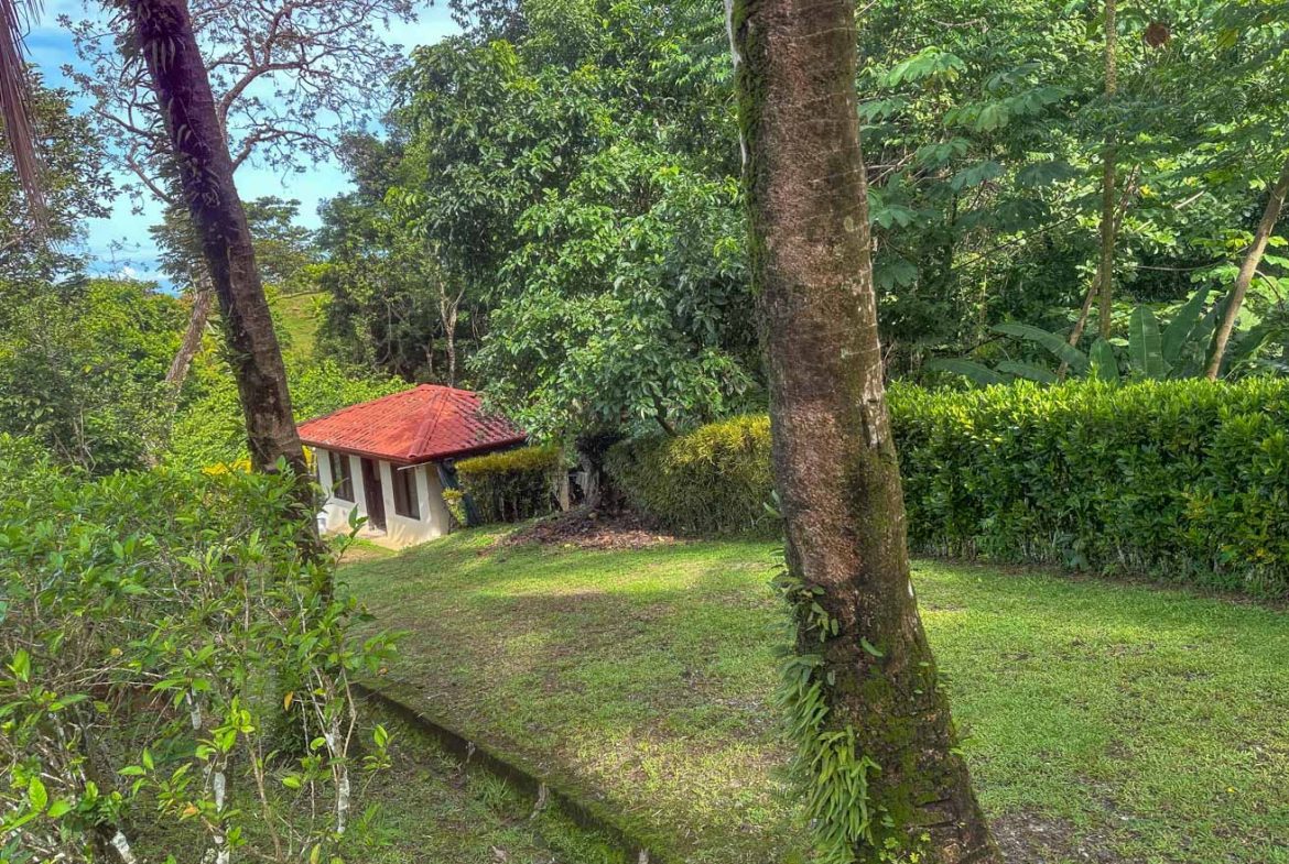 PROPERTY WITH SIX VILLAS IN TRES RIOS, WITH MOUNTAIN VIEWS – 0.24 ACRES