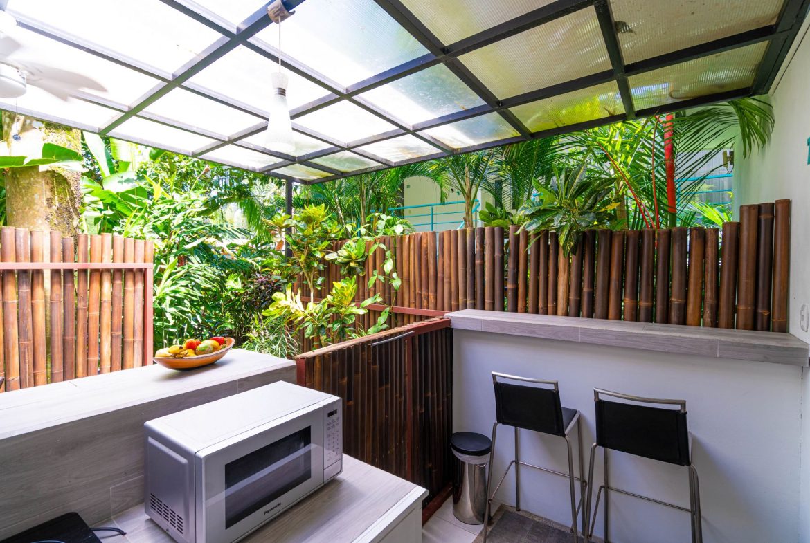 TWENTY-TWO ROOM HOTEL PROPERTY, IN MANUEL ANTONIO – 0.42 ACRES