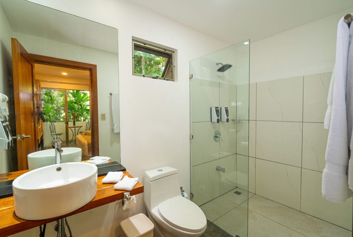 TWENTY-TWO ROOM HOTEL PROPERTY, IN MANUEL ANTONIO – 0.42 ACRES