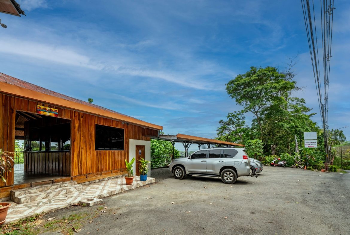 PROPERTY IN CONDOMINIUM WITH SEVEN BEDROOM HOUSE, IN QUEPOS – 1.04 ACRES