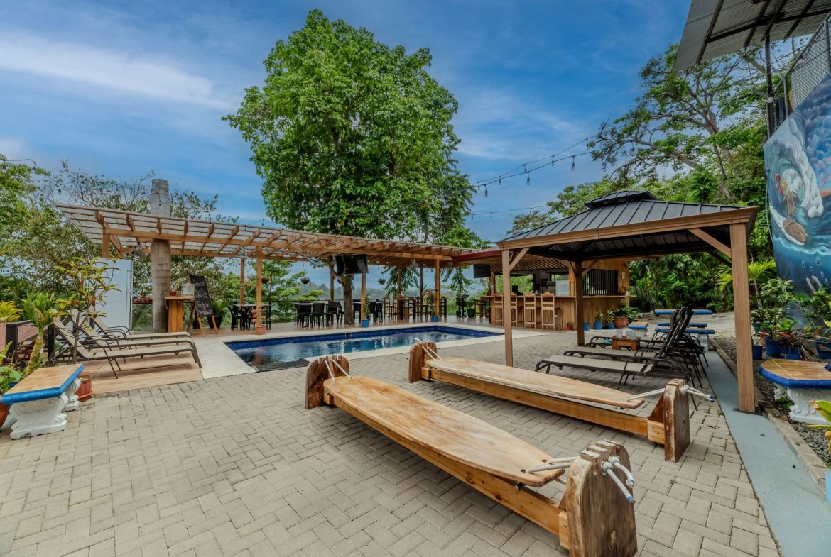 PROPERTY IN CONDOMINIUM WITH SEVEN BEDROOM HOUSE, IN QUEPOS – 1.04 ACRES