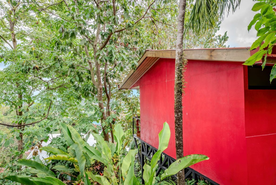 PROPERTY IN CONDOMINIUM WITH SEVEN BEDROOM HOUSE, IN QUEPOS – 1.04 ACRES