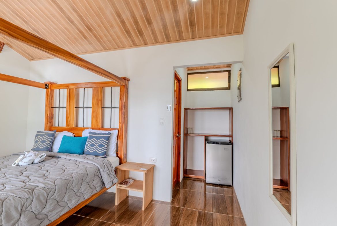 PROPERTY IN CONDOMINIUM WITH SEVEN BEDROOM HOUSE, IN QUEPOS – 1.04 ACRES