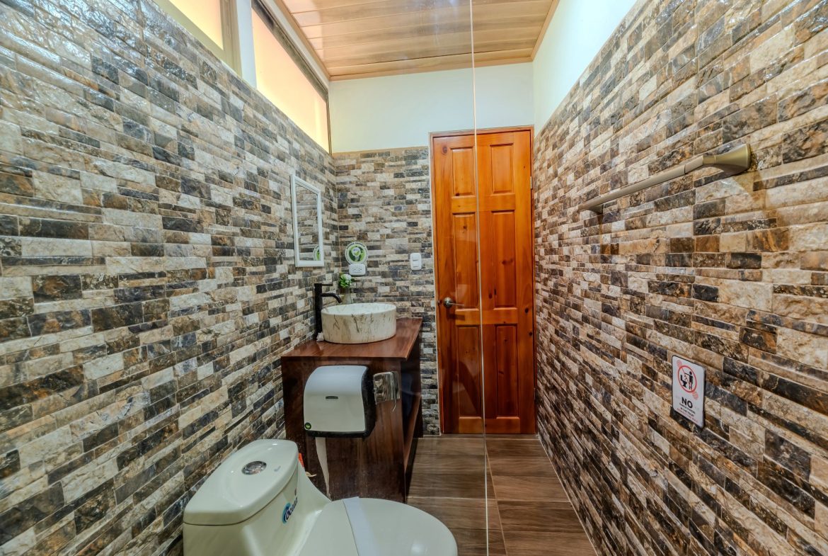 PROPERTY IN CONDOMINIUM WITH SEVEN BEDROOM HOUSE, IN QUEPOS – 1.04 ACRES