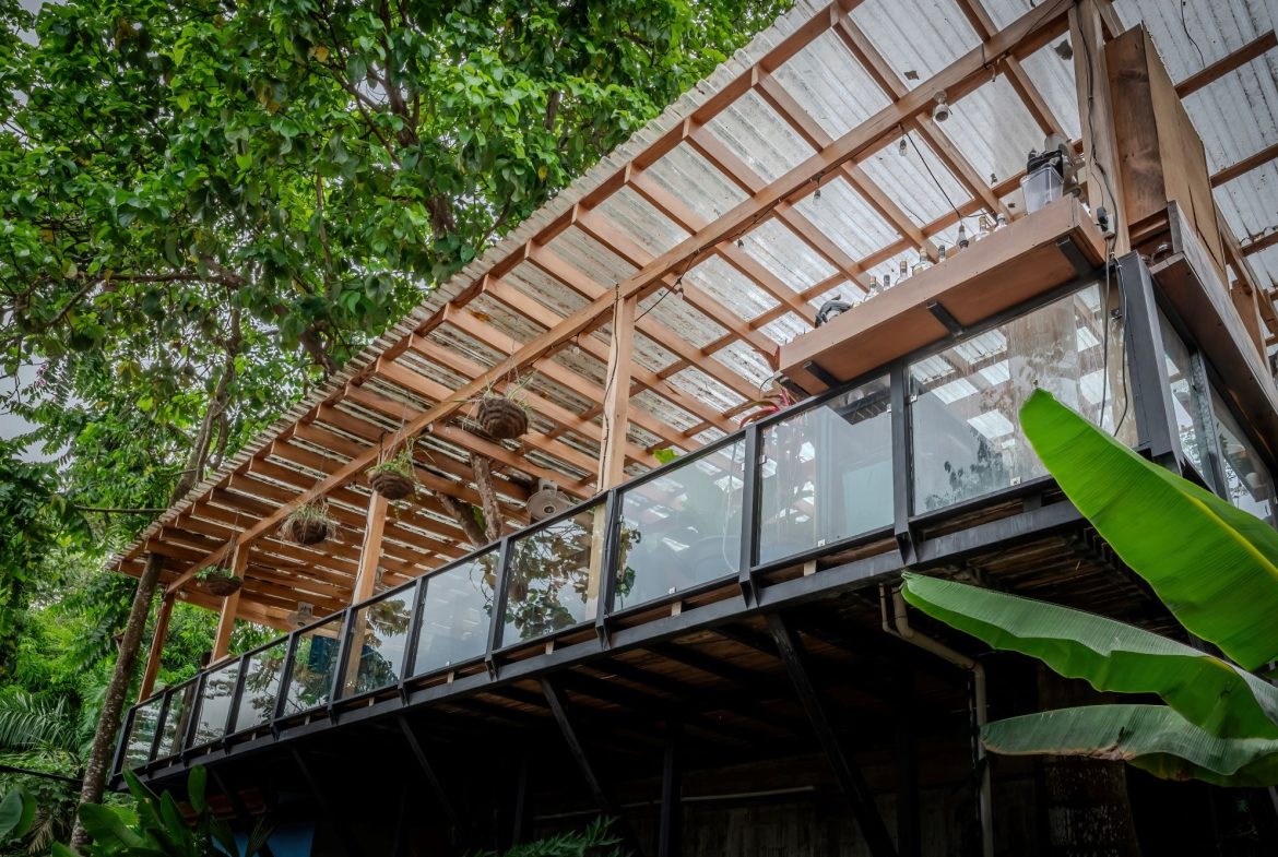 PROPERTY IN CONDOMINIUM WITH SEVEN BEDROOM HOUSE, IN QUEPOS – 1.04 ACRES