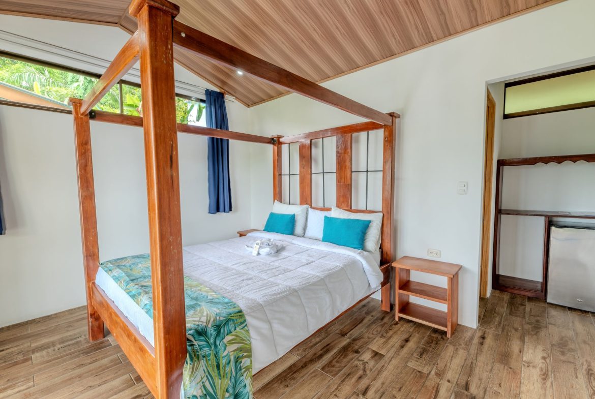 PROPERTY IN CONDOMINIUM WITH SEVEN BEDROOM HOUSE, IN QUEPOS – 1.04 ACRES