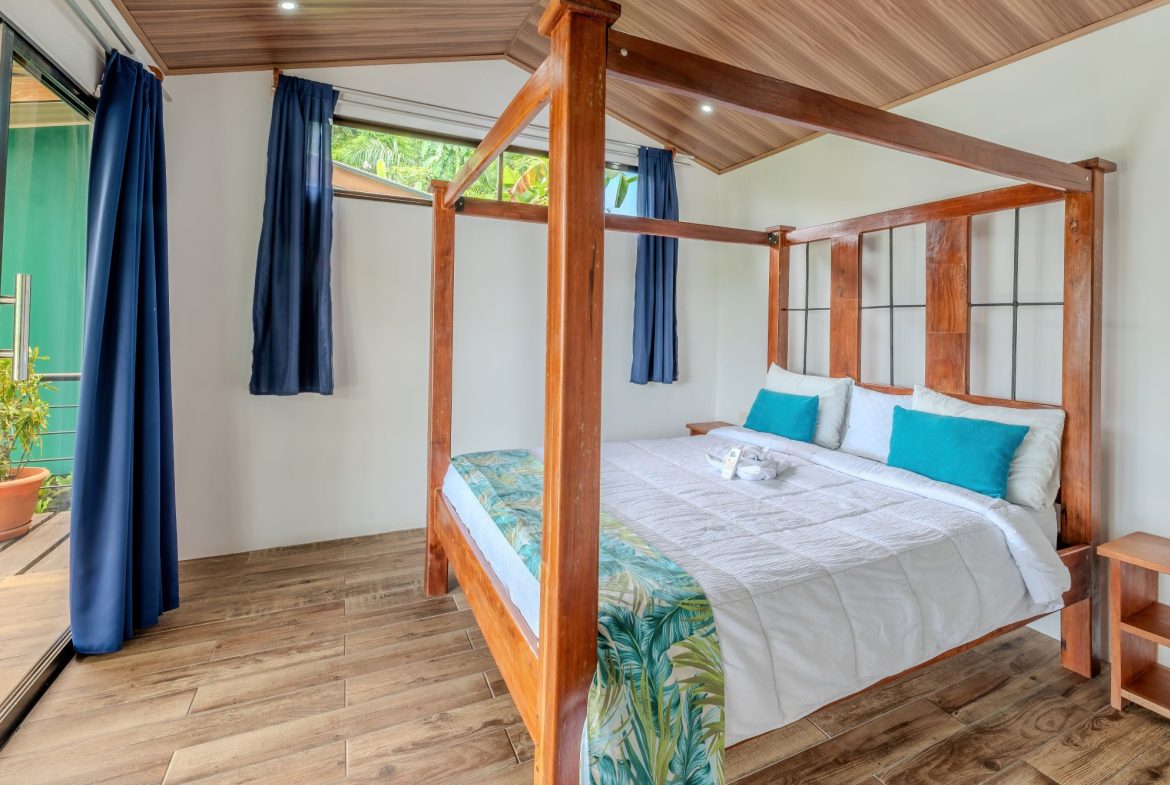 PROPERTY IN CONDOMINIUM WITH SEVEN BEDROOM HOUSE, IN QUEPOS – 1.04 ACRES