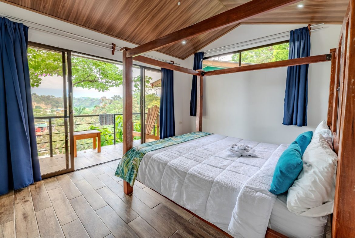 PROPERTY IN CONDOMINIUM WITH SEVEN BEDROOM HOUSE, IN QUEPOS – 1.04 ACRES