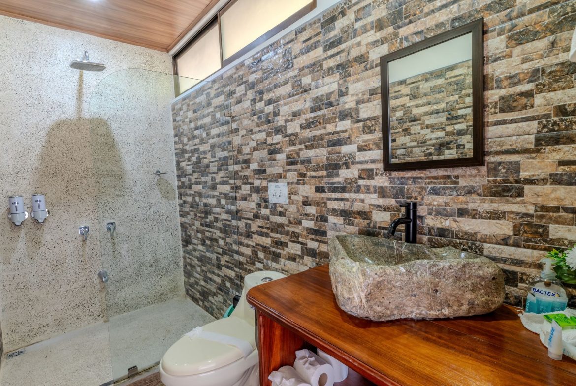 PROPERTY IN CONDOMINIUM WITH SEVEN BEDROOM HOUSE, IN QUEPOS – 1.04 ACRES
