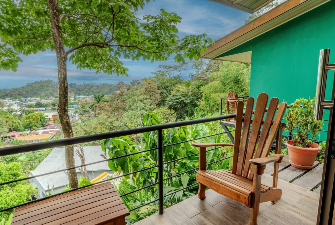 PROPERTY IN CONDOMINIUM WITH SEVEN BEDROOM HOUSE, IN QUEPOS – 1.04 ACRES