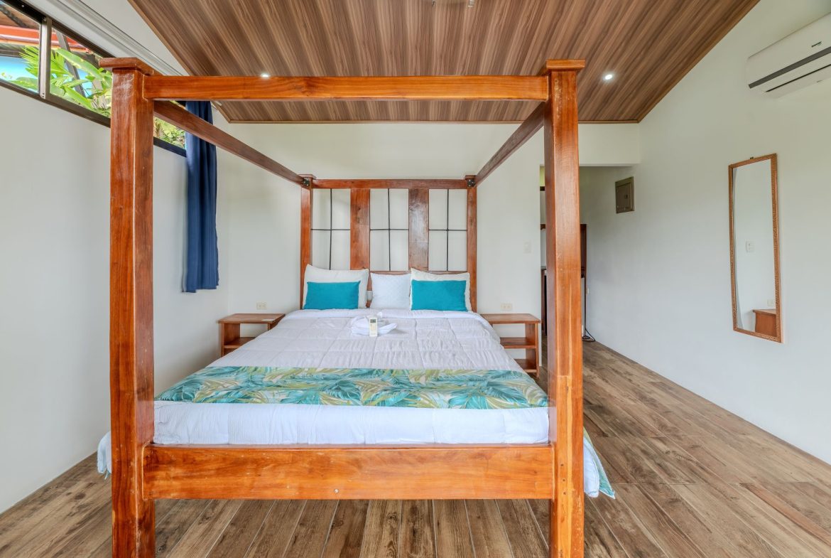 PROPERTY IN CONDOMINIUM WITH SEVEN BEDROOM HOUSE, IN QUEPOS – 1.04 ACRES