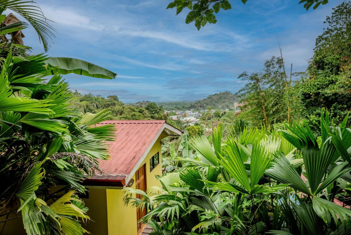 PROPERTY IN CONDOMINIUM WITH SEVEN BEDROOM HOUSE, IN QUEPOS – 1.04 ACRES
