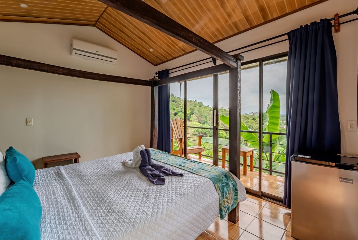 PROPERTY IN CONDOMINIUM WITH SEVEN BEDROOM HOUSE, IN QUEPOS – 1.04 ACRES