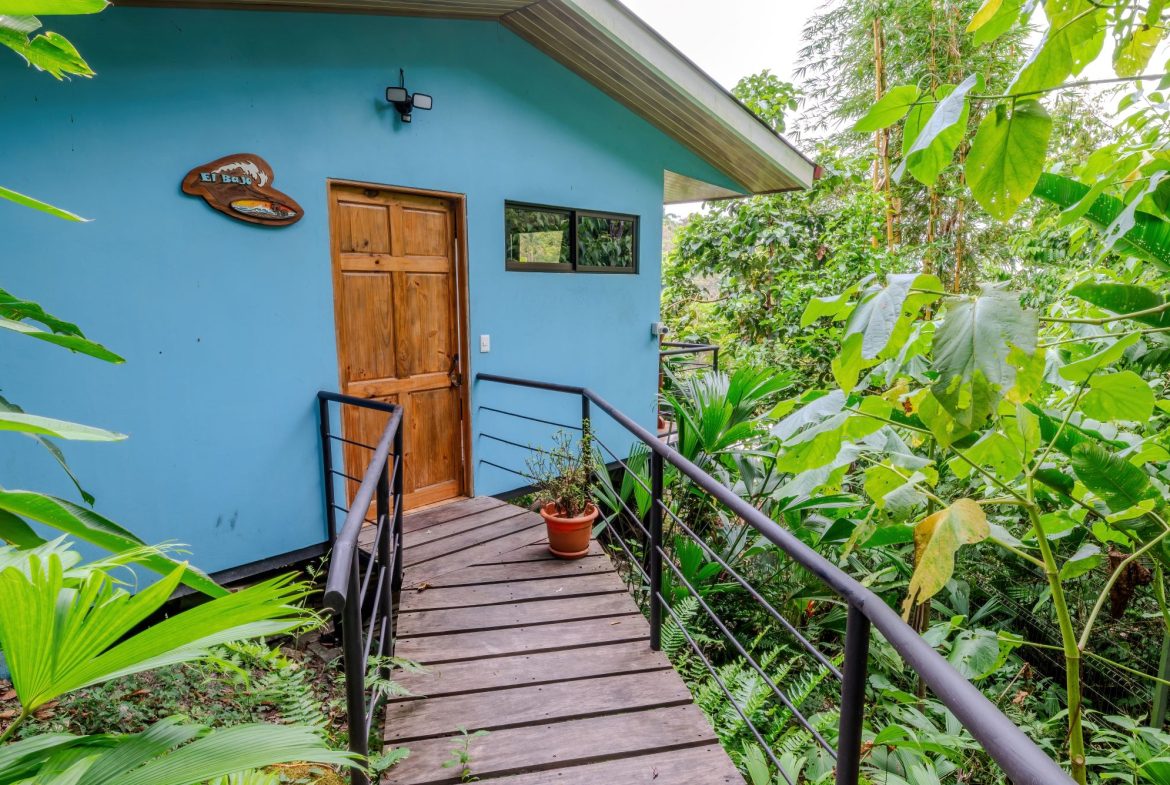 PROPERTY IN CONDOMINIUM WITH SEVEN BEDROOM HOUSE, IN QUEPOS – 1.04 ACRES