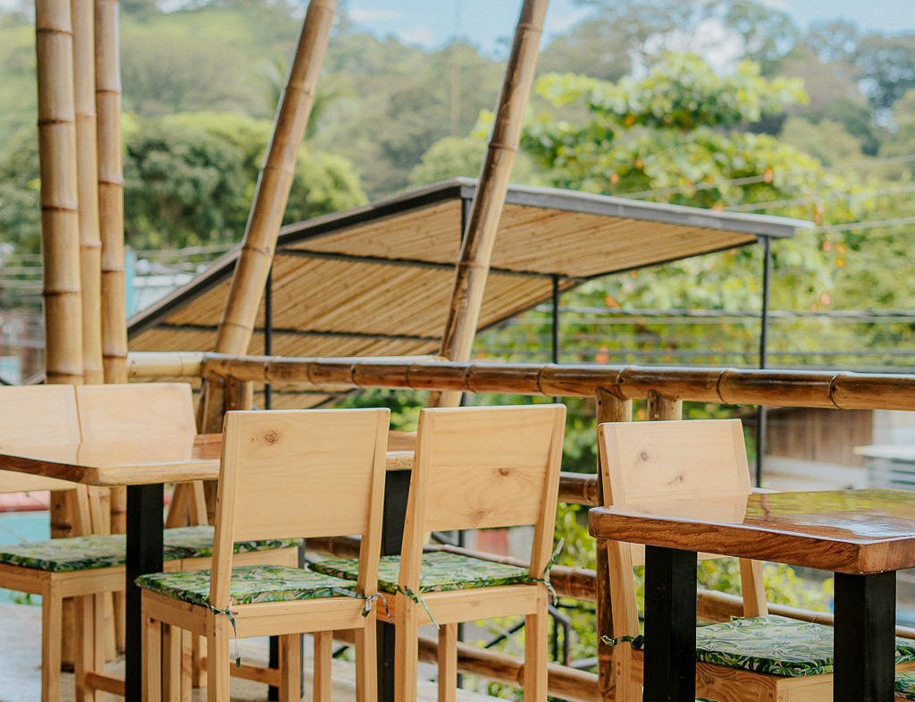 THIRTEEN-ROOM HOTEL PROPERTY, IN QUEPOS – 0.1 ACRES