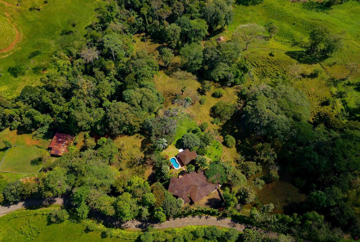 PROPERTY WITH FOUR BEDROOMS HOME, IN NARANJITO QUEPOS – 2 ACRES