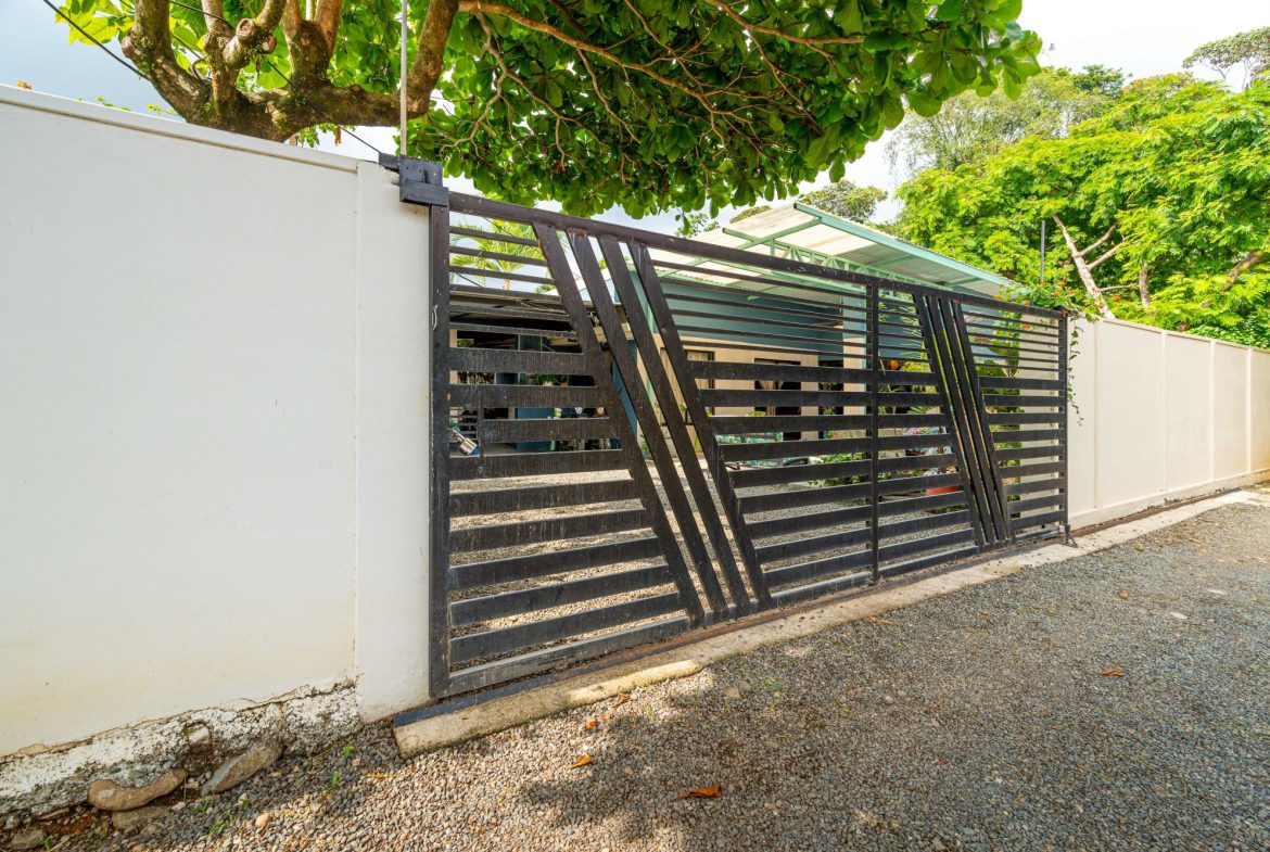 PROPERTY WITH FIVE BEDROOMS NEAR THE BEACH IN BAHIA BALLENA – 0.1 ACRES, Uvita, Costa Rica — photo 5