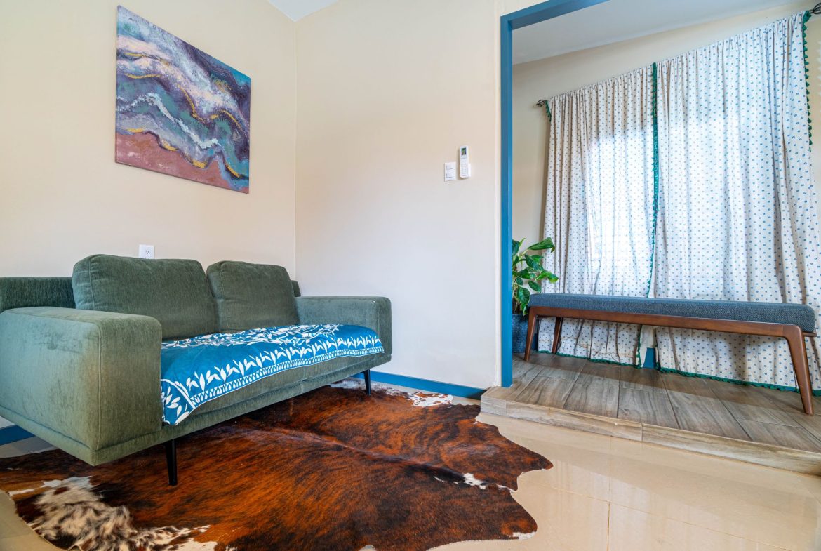 PROPERTY WITH FIVE BEDROOMS NEAR THE BEACH IN BAHIA BALLENA – 0.1 ACRES