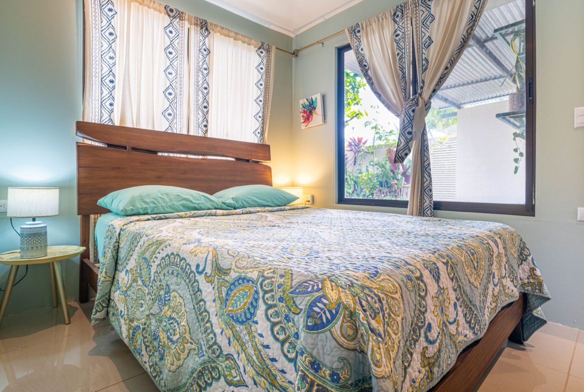 PROPERTY WITH FIVE BEDROOMS NEAR THE BEACH IN BAHIA BALLENA – 0.1 ACRES