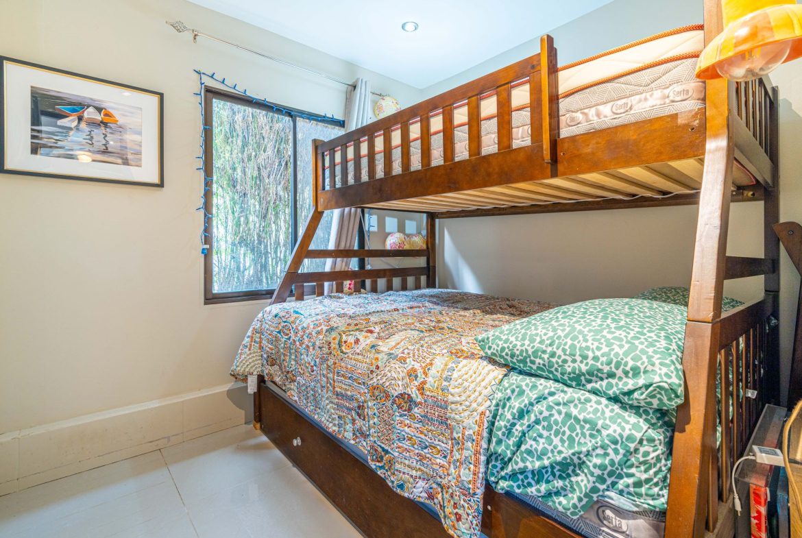 PROPERTY WITH FIVE BEDROOMS NEAR THE BEACH IN BAHIA BALLENA – 0.1 ACRES