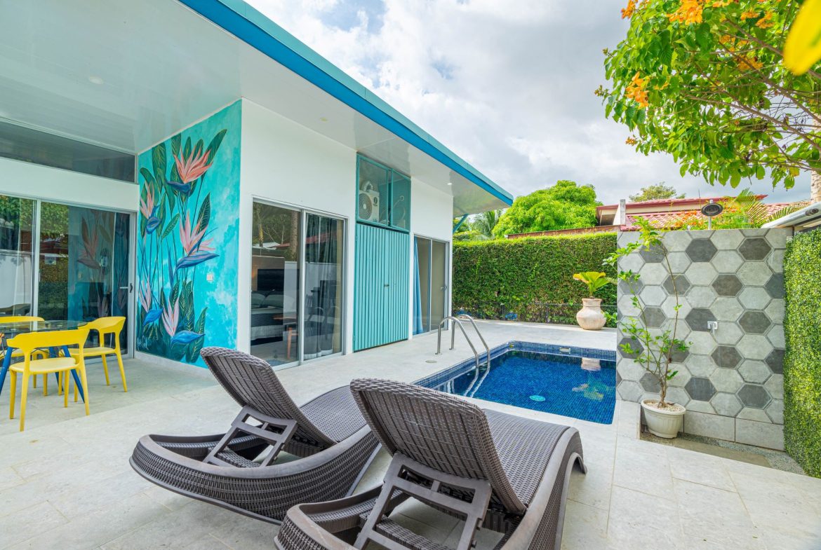 PROPERTY WITH FIVE BEDROOMS NEAR THE BEACH IN BAHIA BALLENA – 0.1 ACRES