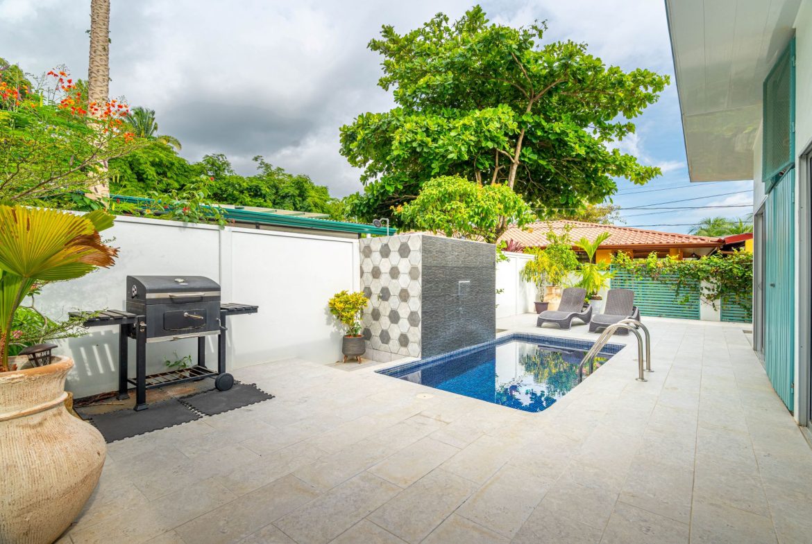 PROPERTY WITH FIVE BEDROOMS NEAR THE BEACH IN BAHIA BALLENA – 0.1 ACRES