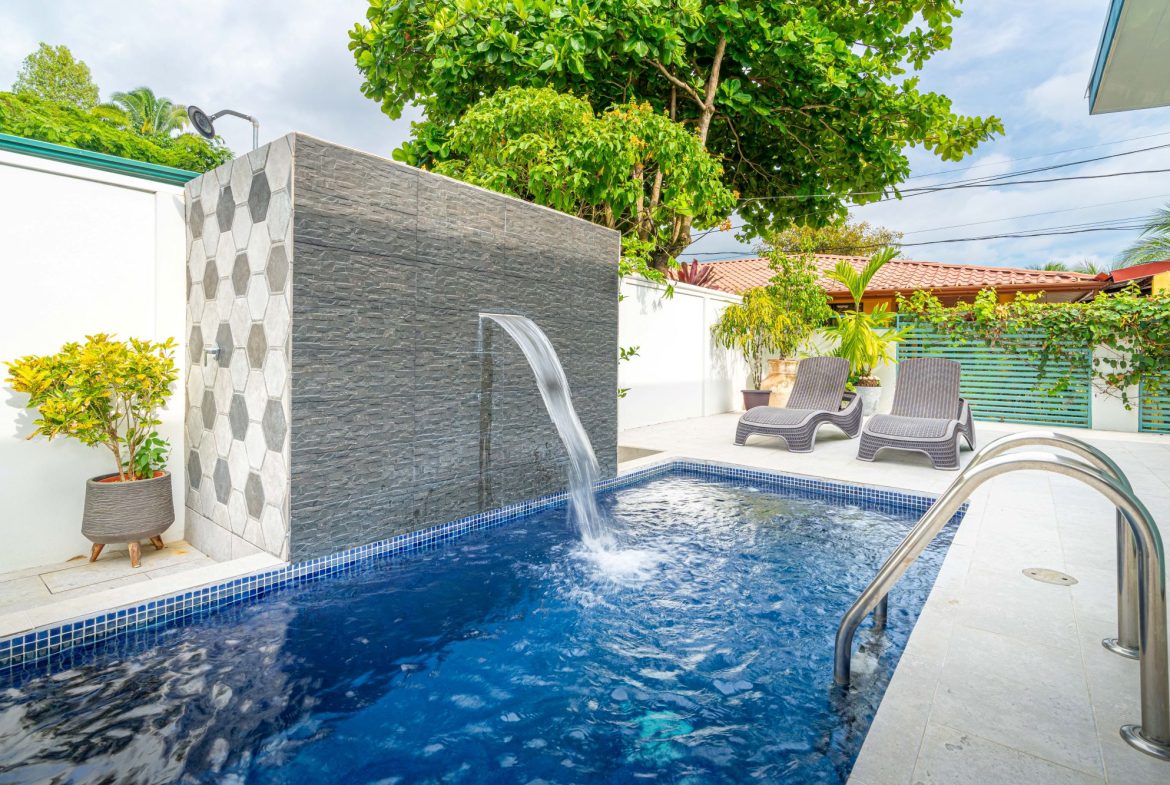 PROPERTY WITH FIVE BEDROOMS NEAR THE BEACH IN BAHIA BALLENA – 0.1 ACRES