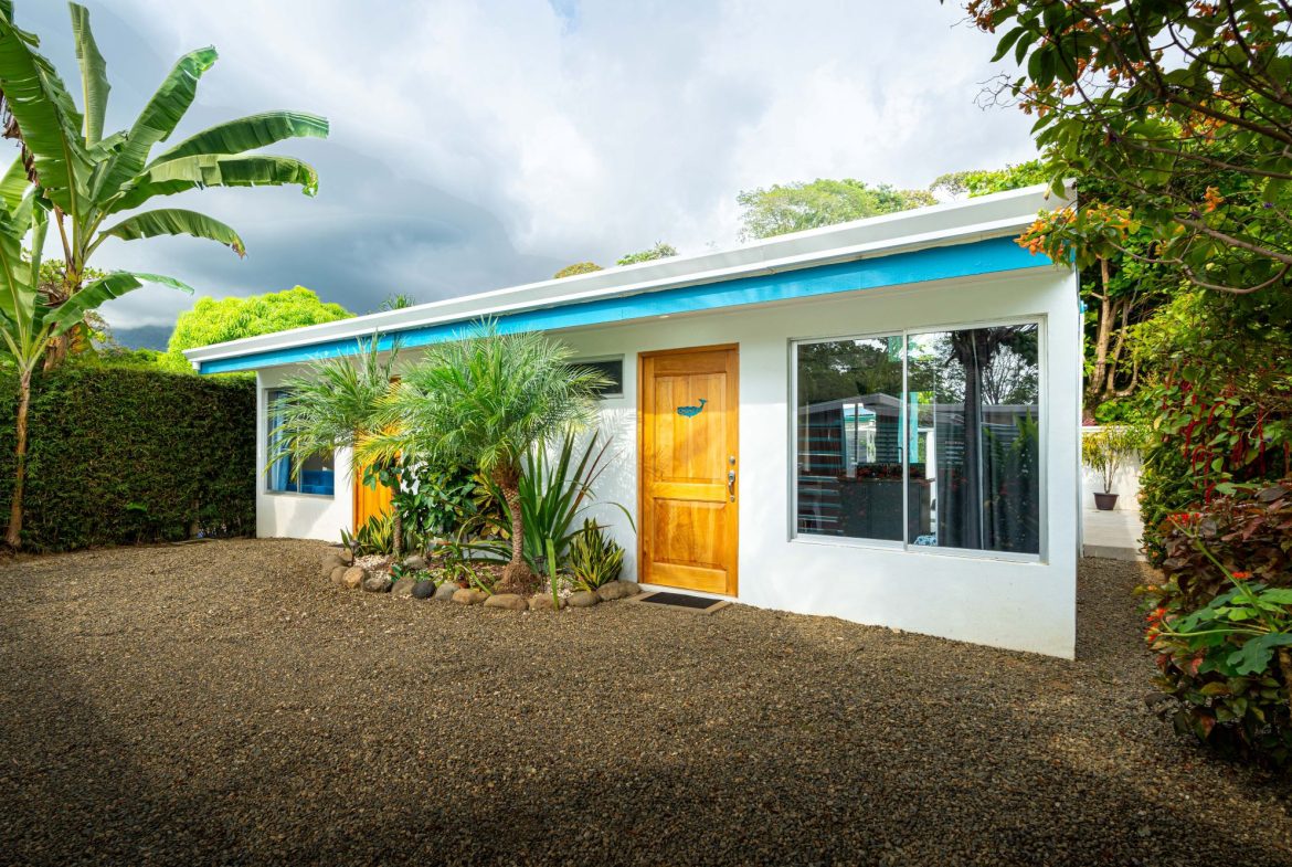 PROPERTY WITH FIVE BEDROOMS NEAR THE BEACH IN BAHIA BALLENA – 0.1 ACRES