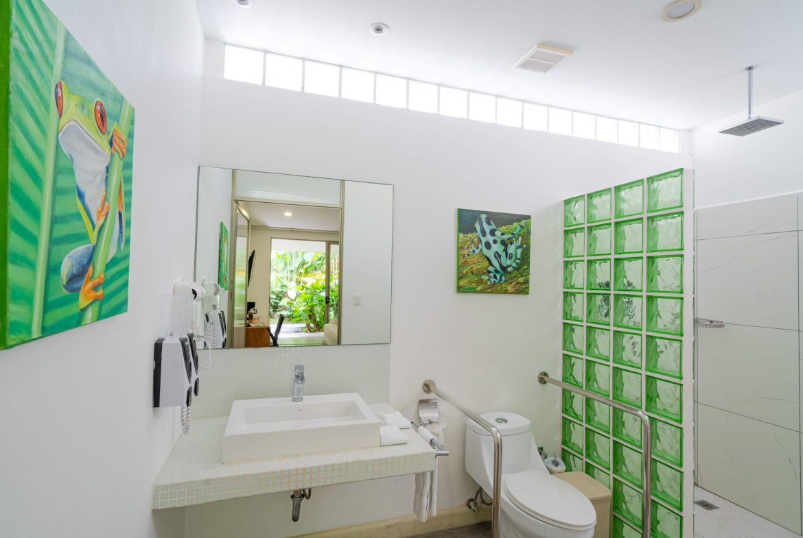TWENTY-TWO ROOM HOTEL PROPERTY, IN MANUEL ANTONIO – 0.42 ACRES